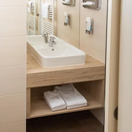 Burg - 24h Self-check-in 모텔 Spielberg Bei Knittelfeld