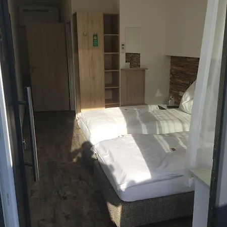 모텔 Burg - 24h Self-check-in 2*