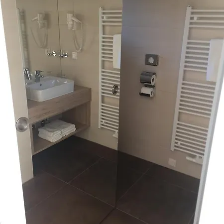 모텔 Burg - 24h Self-check-in 2*