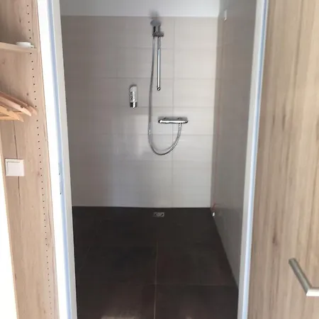 모텔 Burg - 24h Self-check-in 2*