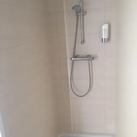 모텔 Burg - 24h Self-check-in 2*